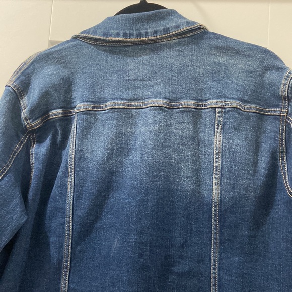 Dark denim lightly distressed Jean jacket TORRID size 1 (plus) - Picture 16 of 17